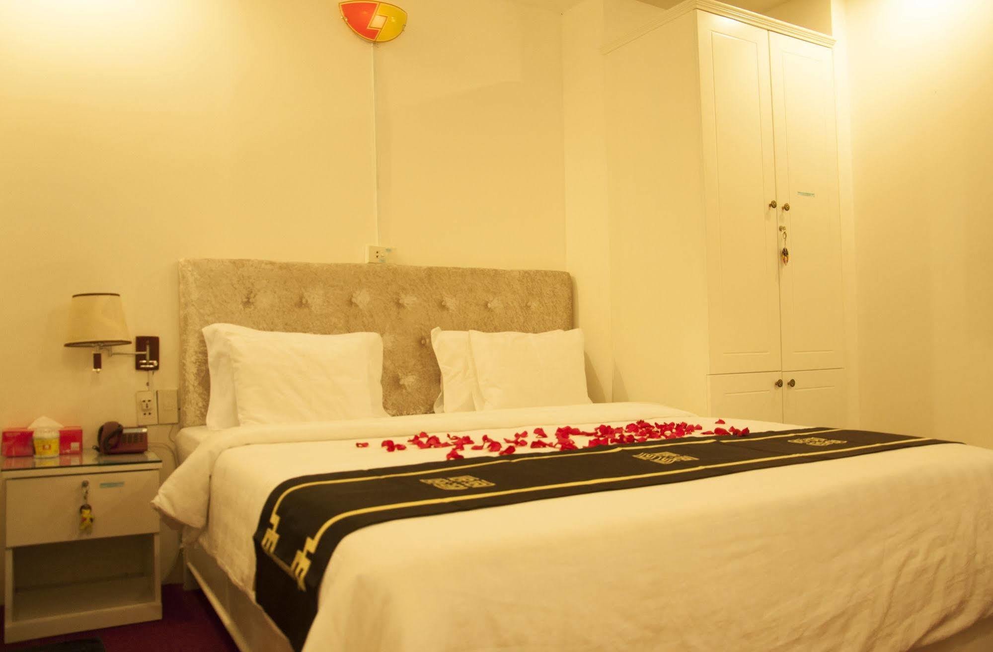 A25 Hotel - 274 De Tham Thành Pho Ho Chí Minh Esterno foto
