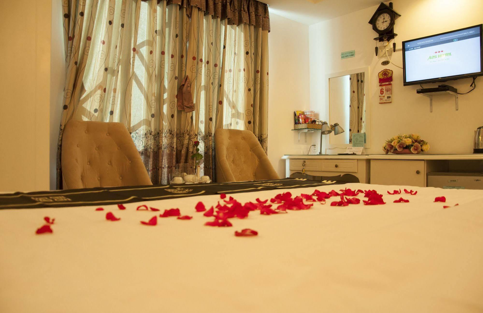 A25 Hotel - 274 De Tham Thành Pho Ho Chí Minh Esterno foto