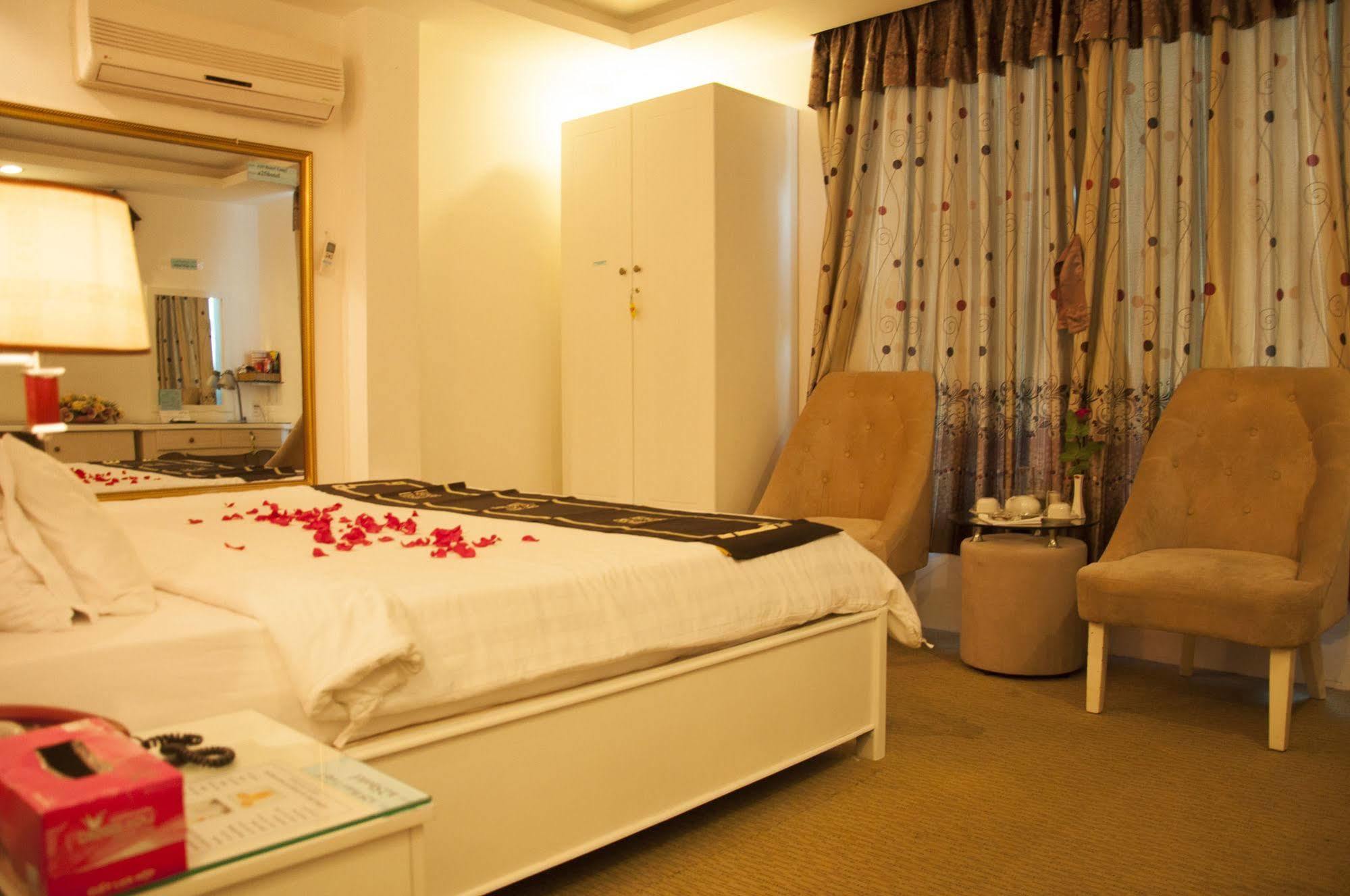 A25 Hotel - 274 De Tham Thành Pho Ho Chí Minh Esterno foto