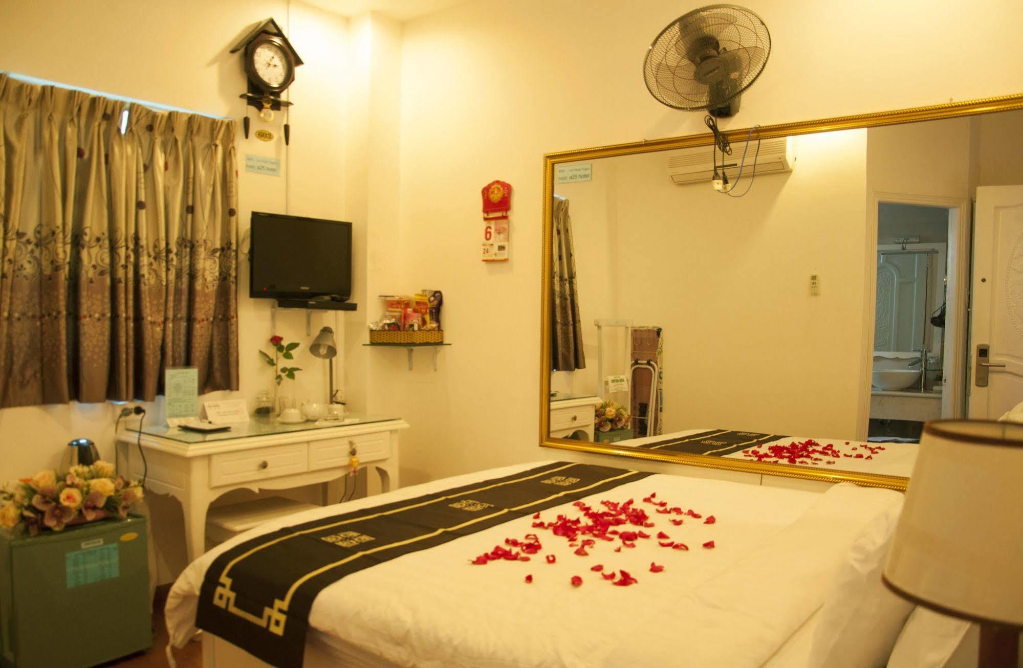 A25 Hotel - 274 De Tham Thành Pho Ho Chí Minh Esterno foto