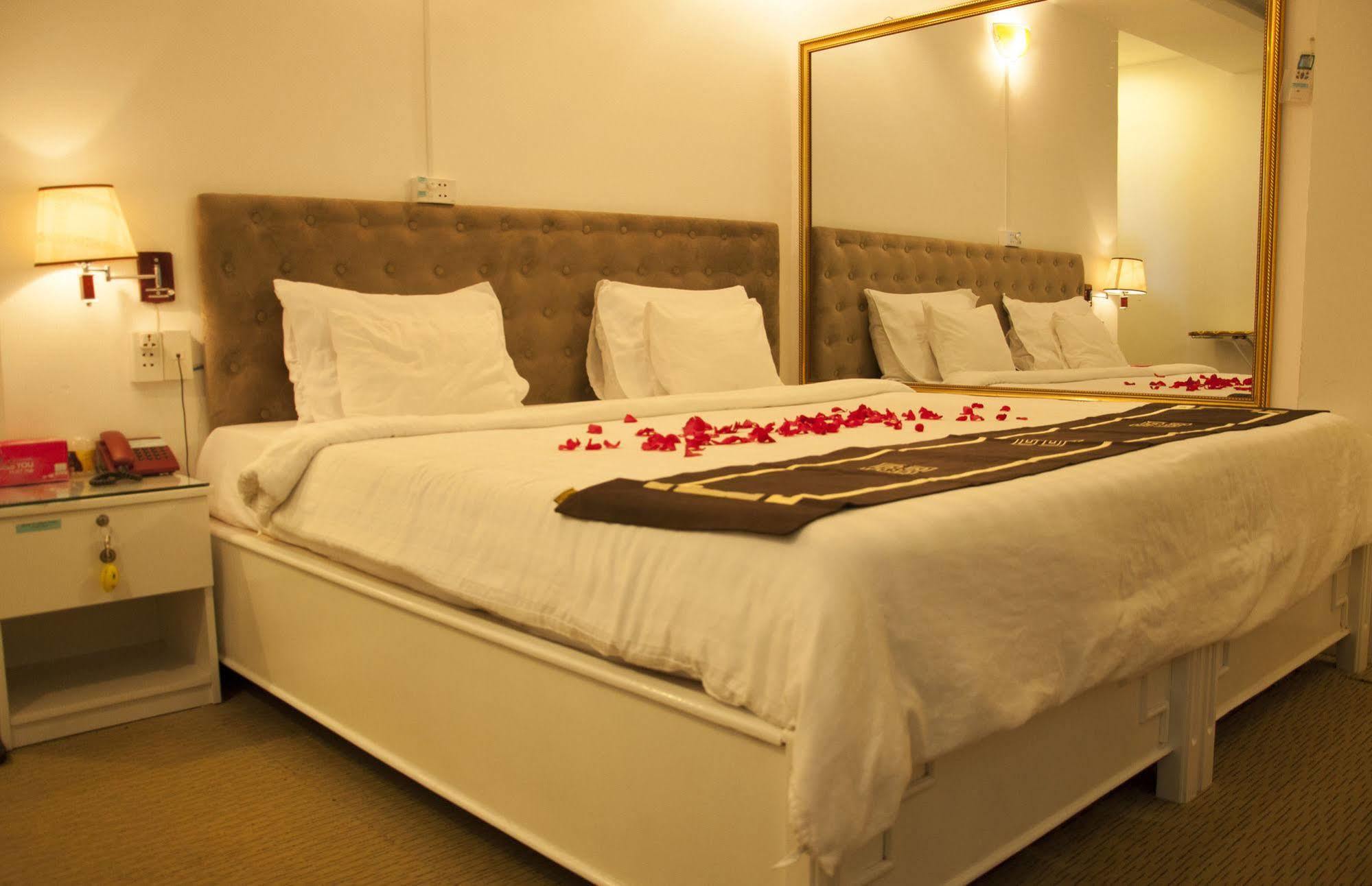 A25 Hotel - 274 De Tham Thành Pho Ho Chí Minh Esterno foto